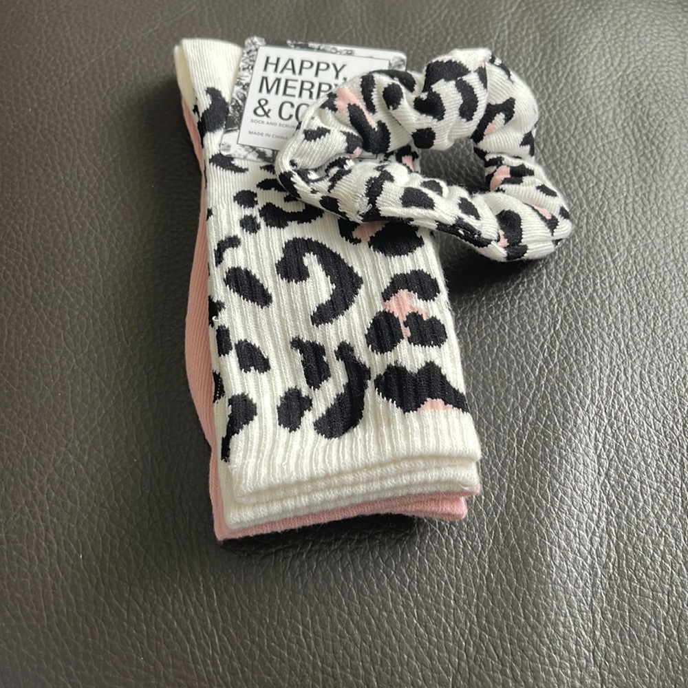 JENNIE CREW SOCK AND MATCHING SCRUNCHIE
